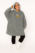 Load image into Gallery viewer, NFL Big Logo Wearable Hero Cape