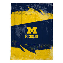 Load image into Gallery viewer, Michigan Wolverines Slanted Stripe 4 Piece Twin Bed in a Bag
