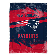 Load image into Gallery viewer, New England Patriots Slanted Stripe 4 Piece Twin Bed in a Bag