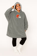 Load image into Gallery viewer, NFL Big Logo Wearable Hero Cape