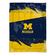 Load image into Gallery viewer, Michigan Wolverines Slanted Stripe 4 Piece Twin Bed in a Bag
