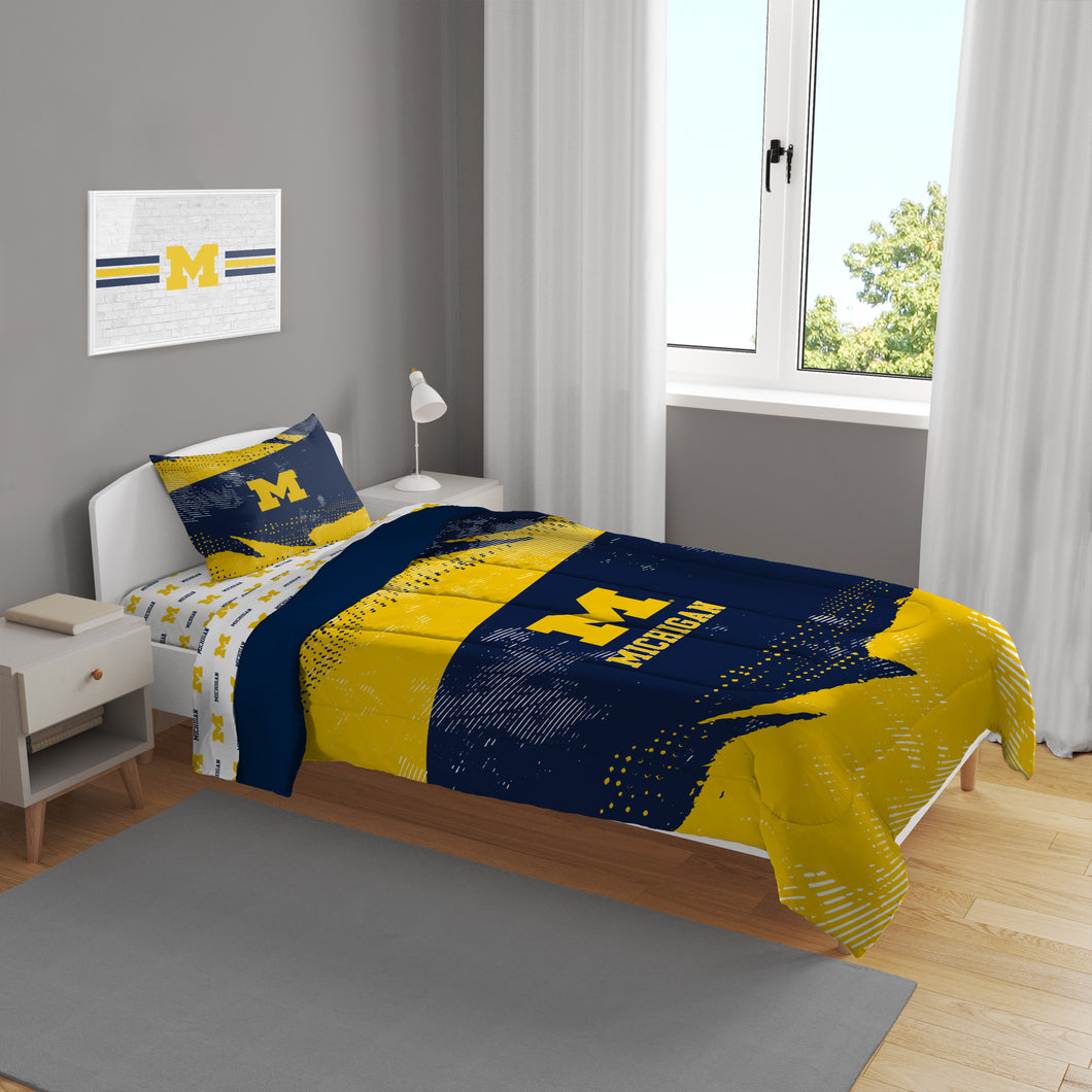 Michigan Wolverines Slanted Stripe 4 Piece Twin Bed in a Bag