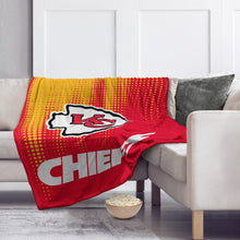 Load image into Gallery viewer, Kansas City Chiefs Half Tone Drip Blanket
